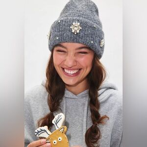 New Urban Outfitters Pearl & Rhinestone Deco Cuff Beanie